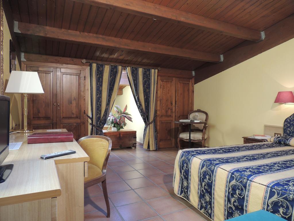 Country Relais I Due Laghi Villa Anguillara Sabazia Rum bild